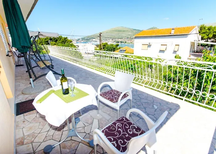 Ivana Tr - With Balcony And Sea View A4 아파트 트로기르