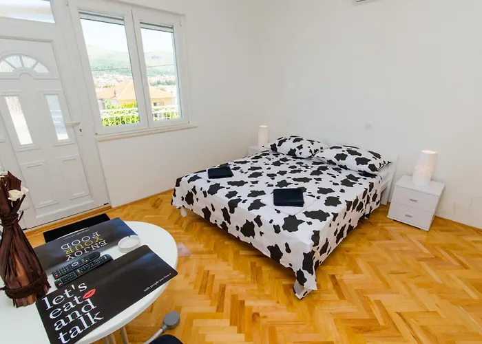 아파트 Ivana Tr - With Balcony And Sea View A4 트로기르