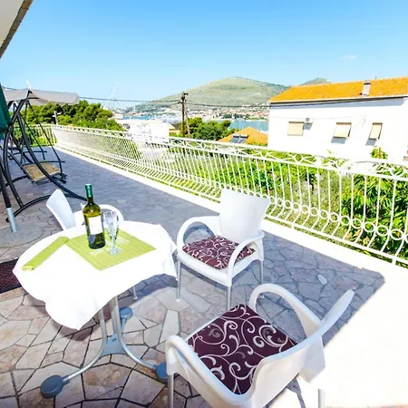 Ivana Tr - With Balcony And Sea View A4 Apartman Trogir